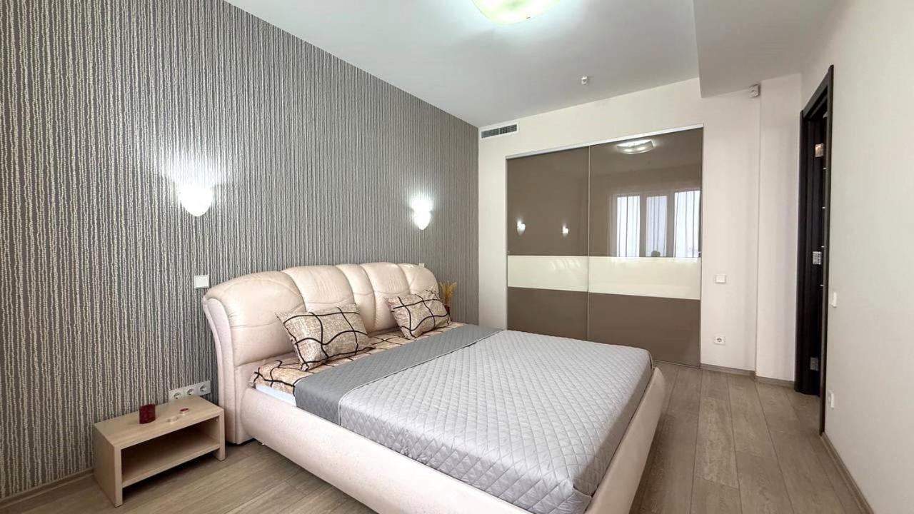 Bright House On 23 Serpnya Kharkiv Exterior photo