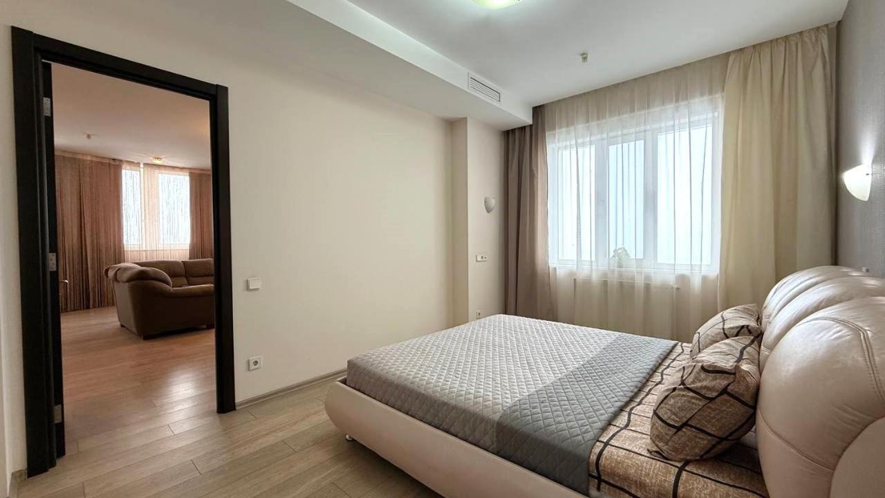 Bright House On 23 Serpnya Kharkiv Exterior photo