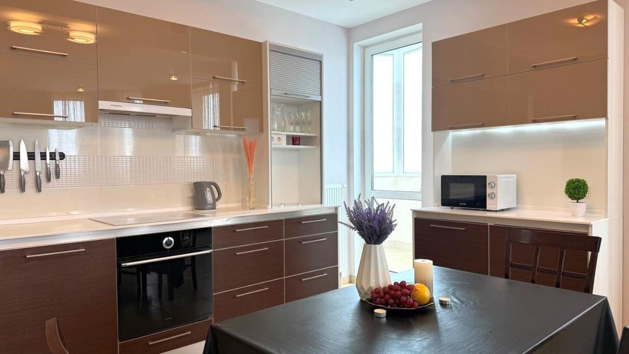 Bright House On 23 Serpnya Kharkiv Exterior photo