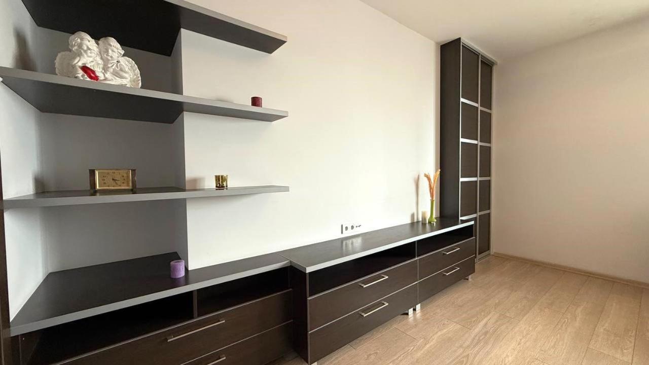 Bright House On 23 Serpnya Kharkiv Exterior photo