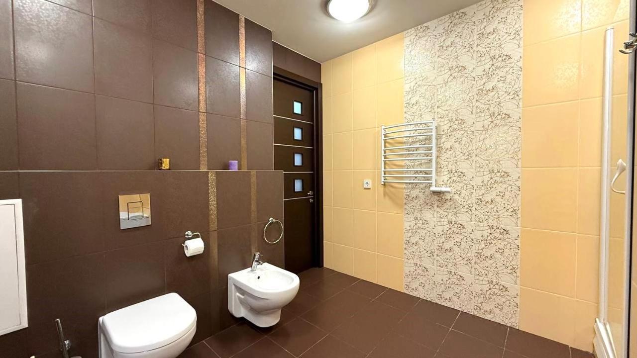 Bright House On 23 Serpnya Kharkiv Exterior photo