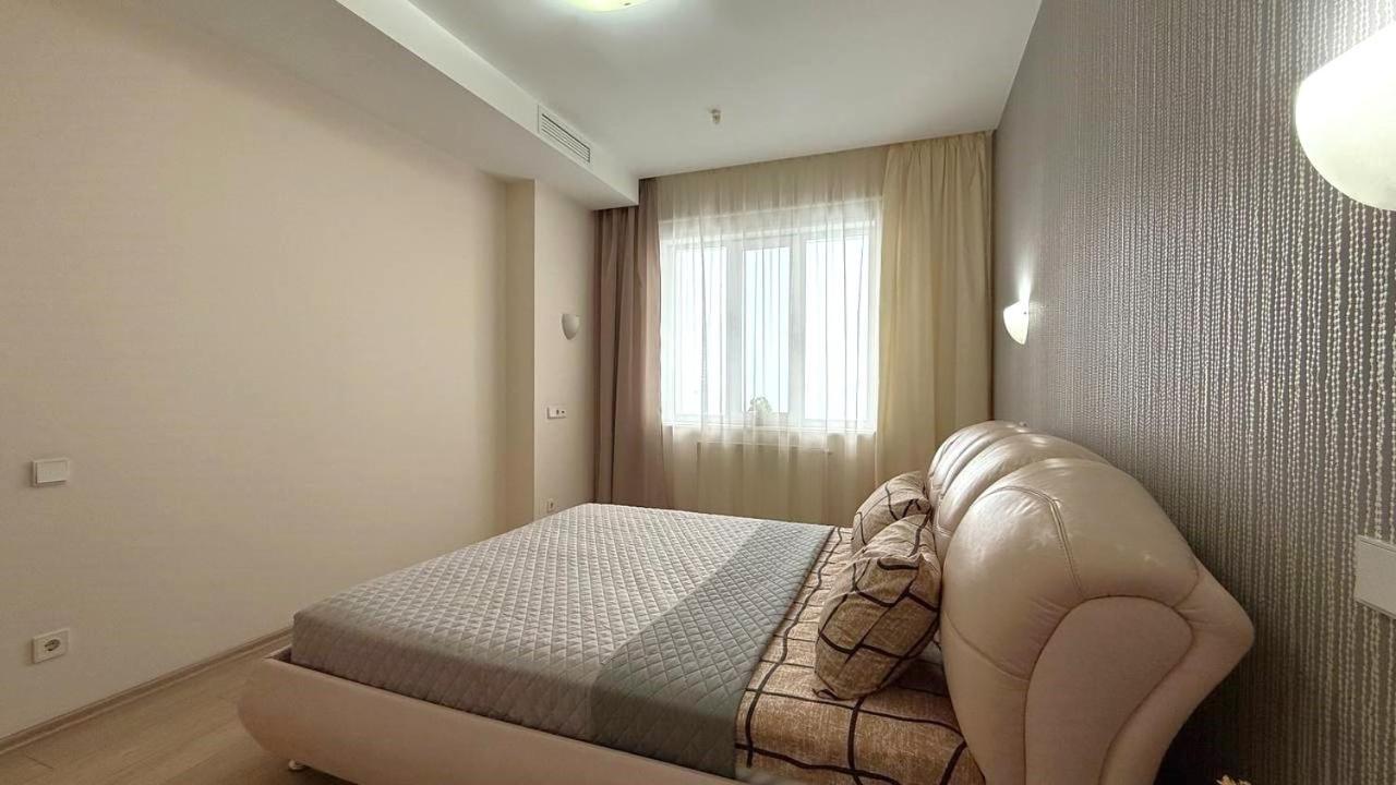 Bright House On 23 Serpnya Kharkiv Exterior photo