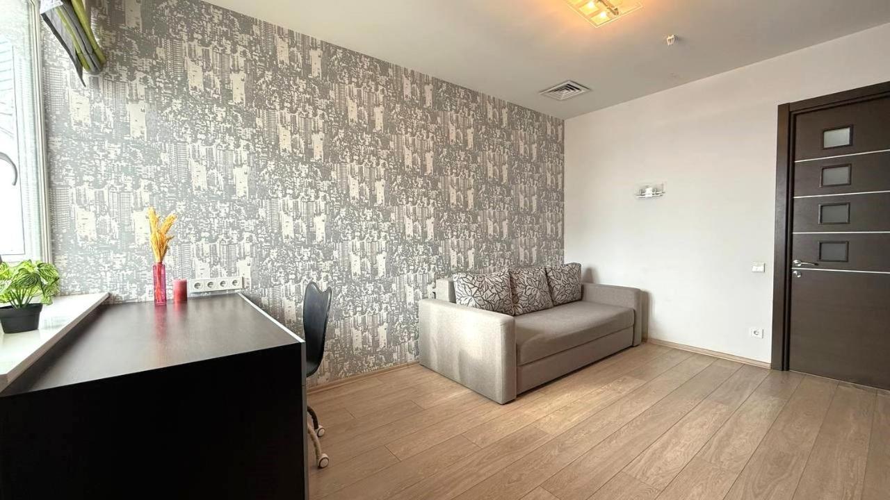 Bright House On 23 Serpnya Kharkiv Exterior photo
